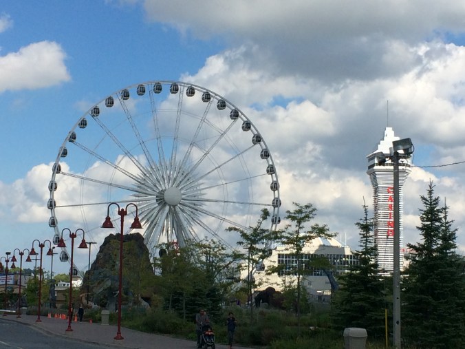 0012 2015-09-22 14.04.00 Clifton Hill, Niagara Falls, ON